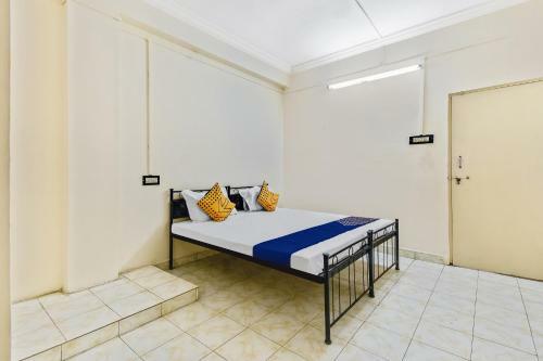 Hotel Spot On 64978 Gokul Plaza