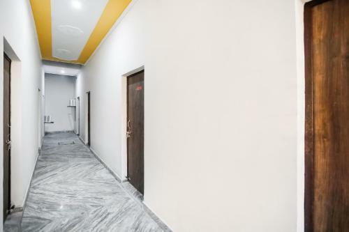 Oyo 68371 Hotel Dollar