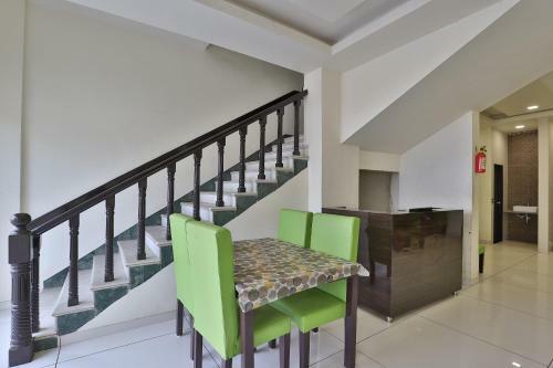 Capital O 41581 Hiriz Hotel
