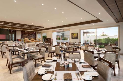 Hotel Ramada By Wyndham Gandhidham Shinay