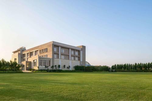 Hotel Ramada By Wyndham Gandhidham Shinay