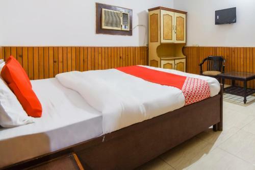 Oyo 70046 Hotel Royal Punjab