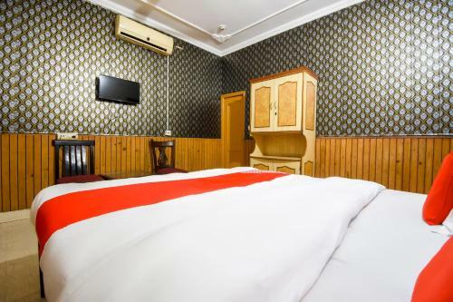Oyo 70046 Hotel Royal Punjab