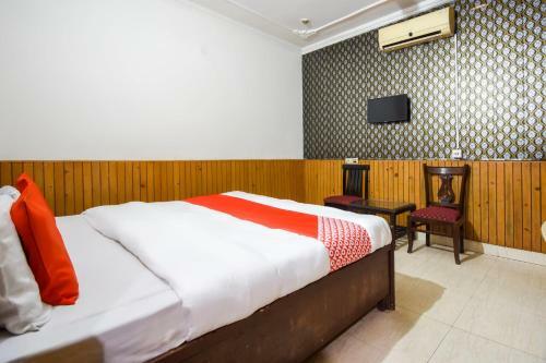 Oyo 70046 Hotel Royal Punjab