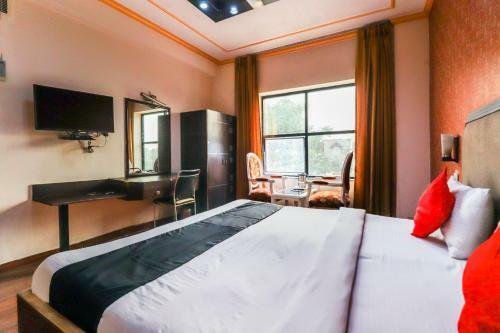 Capital O 66106 Hotel Samrat Kaushambhi