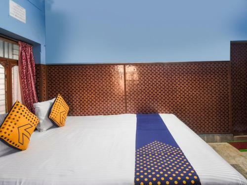 Oyo 73553 Hotel Blue Star