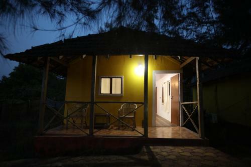 Hotel Morjim Beach Resort