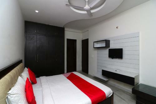 Hotel Oyo 27645 Lux Stays