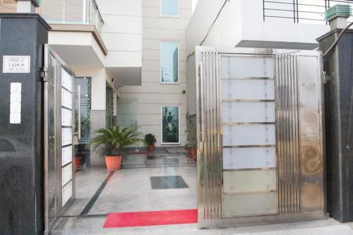 Hotel Nstay Premier Sector 31