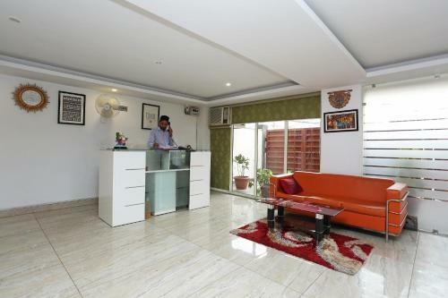 Hotel Oyo 33355 La Rooms