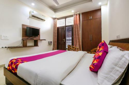 Hotel Oyo 22867 Crystal Residency