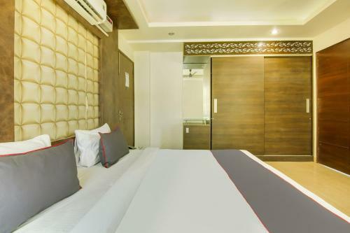 Hotel Collection O 75985 Hazzy Stays