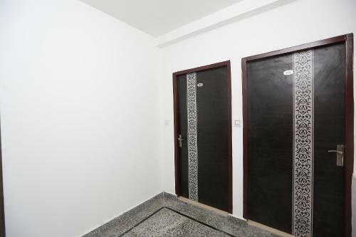 Hotel Collection O 75985 Hazzy Stays