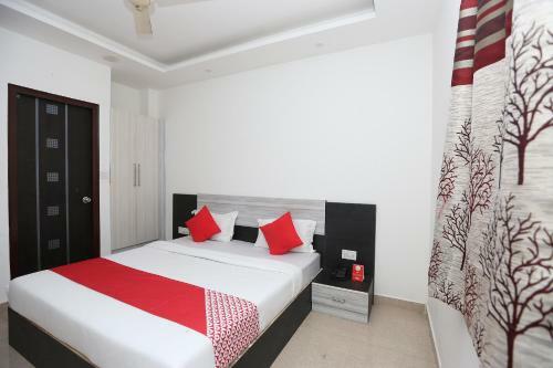 Hotel Collection O 75985 Hazzy Stays
