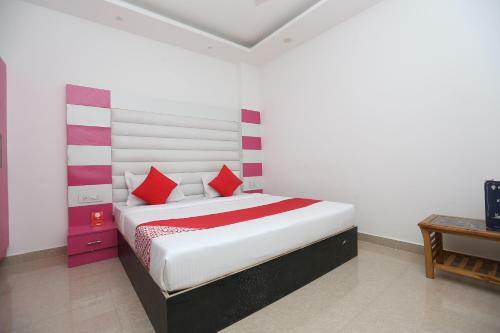 Hotel Collection O 75985 Hazzy Stays
