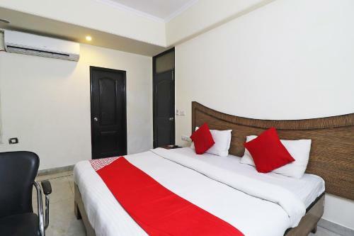 Oyo 49576 Hotel Divine