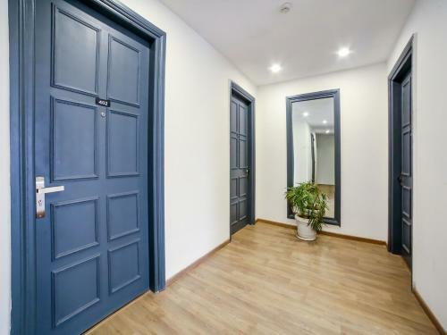 Hotel Flora Residency