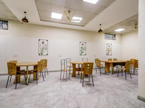 Hotel Oyo 78560 Collection O Siris Road Dlf Phase 3