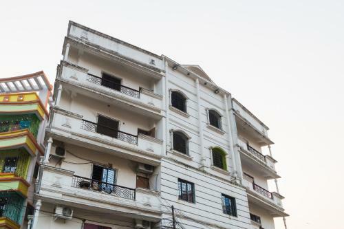 Oyo 10471 Hotel Samrat Palace