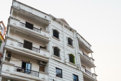 Oyo 10471 Hotel Samrat Palace