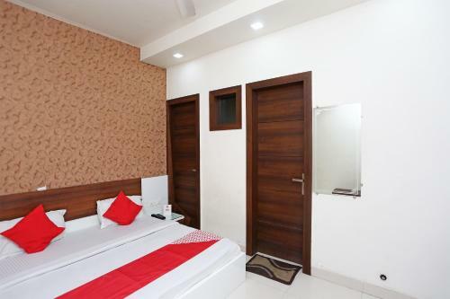 Oyo 17280 Hotel Relax Residency