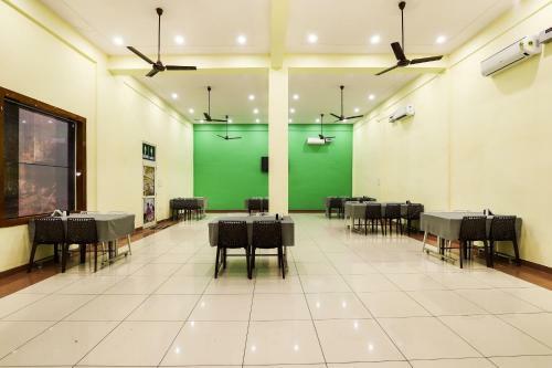 Oyo 77869 Hr20 Hotel And Restaurant