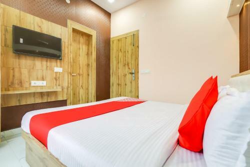 Oyo 77970 Hotel Sangam
