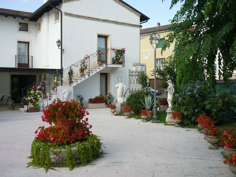 Hotel In Sylvis