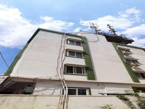 Hotel Oyo 80437 Aig Heights