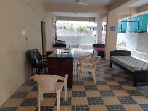 Hotel Oyo 80437 Aig Heights