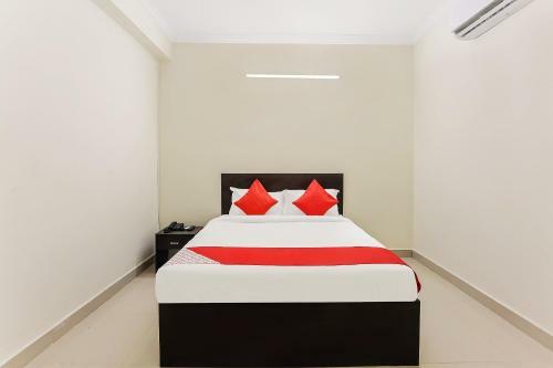 Hotel Oyo 35467 Shiridi Residency