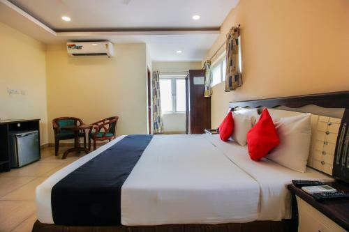 Hotel Capital O 68918 Sravya Grand Residency