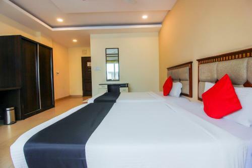 Hotel Capital O 68918 Sravya Grand Residency