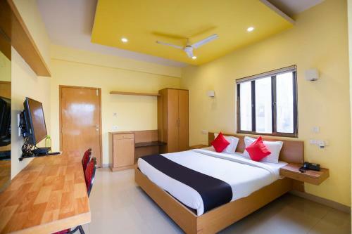 Hotel Capital O 67372 Garuda Suites