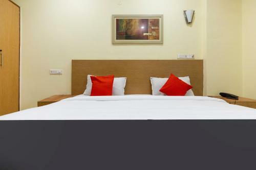 Hotel Capital O 67372 Garuda Suites