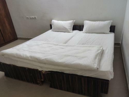 Oyo 79693 Hotel Aig Inn