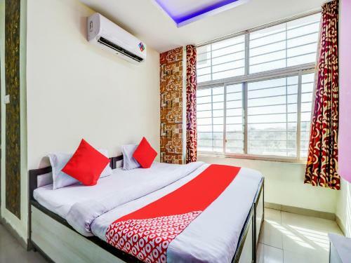 Oyo 79305 Flagship Hotel White House