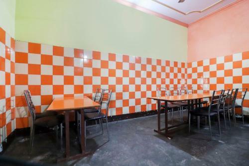 Oyo 72863 New Satkar Hotel