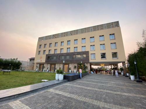 Express11 Hotel
