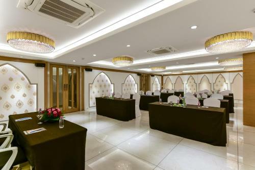 Express11 Hotel