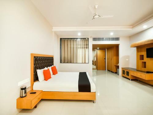 Capital O 46289 Hotel Royal Akshayam