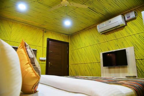 Hotel Bamboo Castle