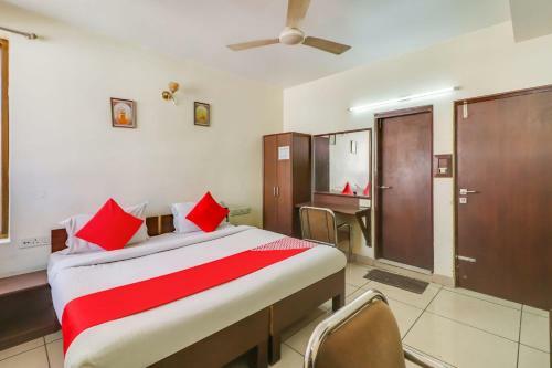 Oyo 78883 Flagship Hotel Sinjara Paradise