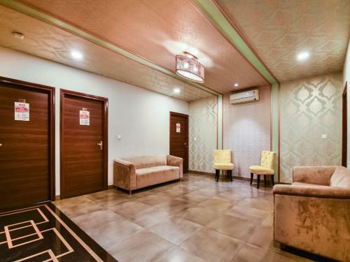 Hotel Capital O 36319 10 Square