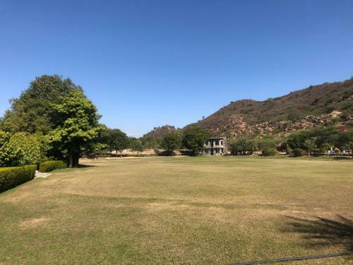 Hotel Rajbagh Palace