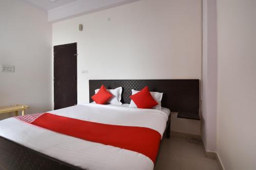 Oyo 45087 Hotel Sapphire Palace 2
