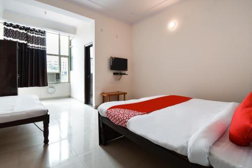 Oyo 45087 Hotel Sapphire Palace 2