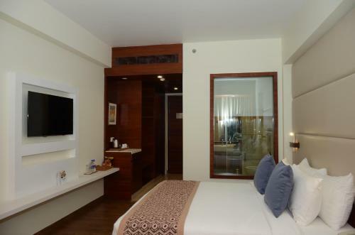 Hotel Viraj Sarovar Portico