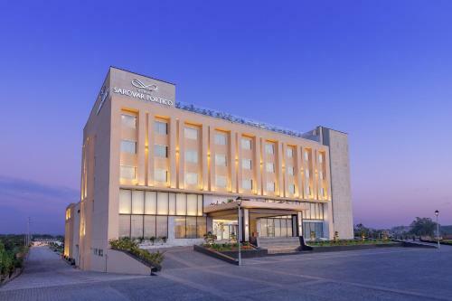 Hotel Viraj Sarovar Portico
