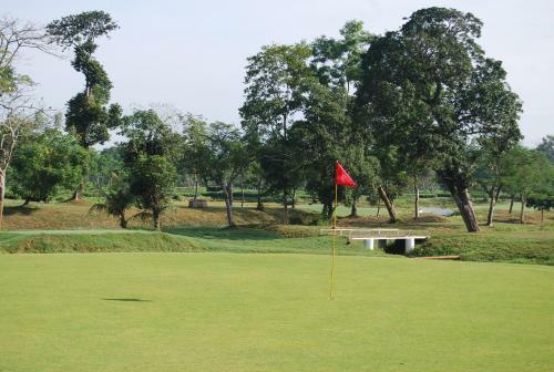 Hotel Kaziranga Golf Resort